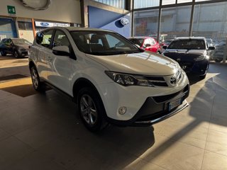 TOYOTA RAV4 2.0 D-4D 2WD Style White Ed.