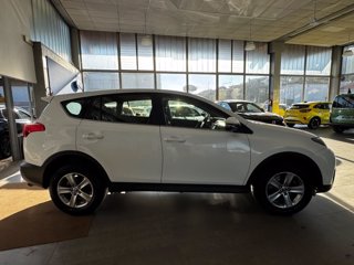 TOYOTA RAV4 2.0 D-4D 2WD Style White Ed.