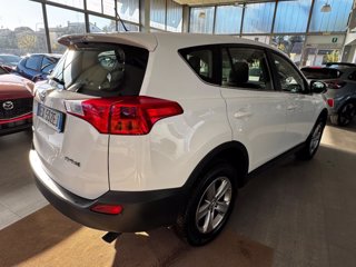 TOYOTA RAV4 2.0 D-4D 2WD Style White Ed.