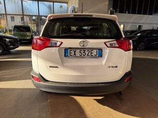 TOYOTA RAV4 2.0 D-4D 2WD Style White Ed.