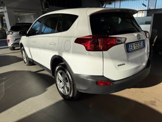 TOYOTA RAV4 2.0 D-4D 2WD Style White Ed.