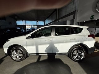 TOYOTA RAV4 2.0 D-4D 2WD Style White Ed.