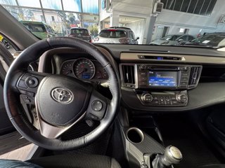 TOYOTA RAV4 2.0 D-4D 2WD Style White Ed.
